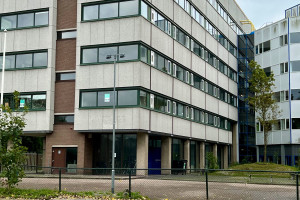 Vraag PvdA, GroenLinks, PvdD College: Moeten vluchtelingen buiten slapen terwijl Alkmaar niks doet?